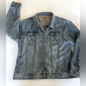 Wrangler Women’s Classic Denim Trucker Jacket - Size XL_Good Shape